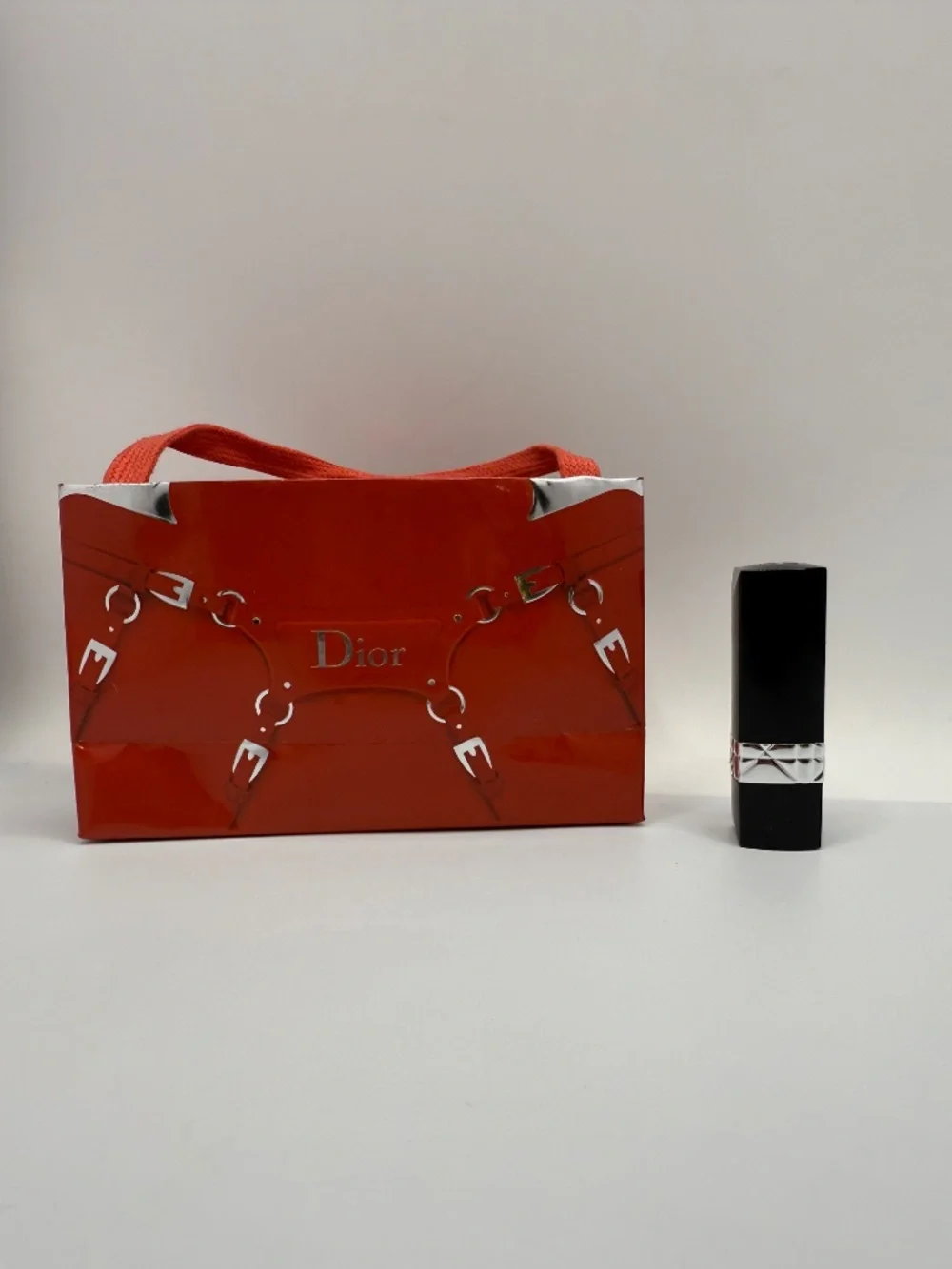 GORGEOUS NWB-CHRSTIAN DIOR ROUGE 999 VELVET LIP STICK! (MADE IN FRANCE)
